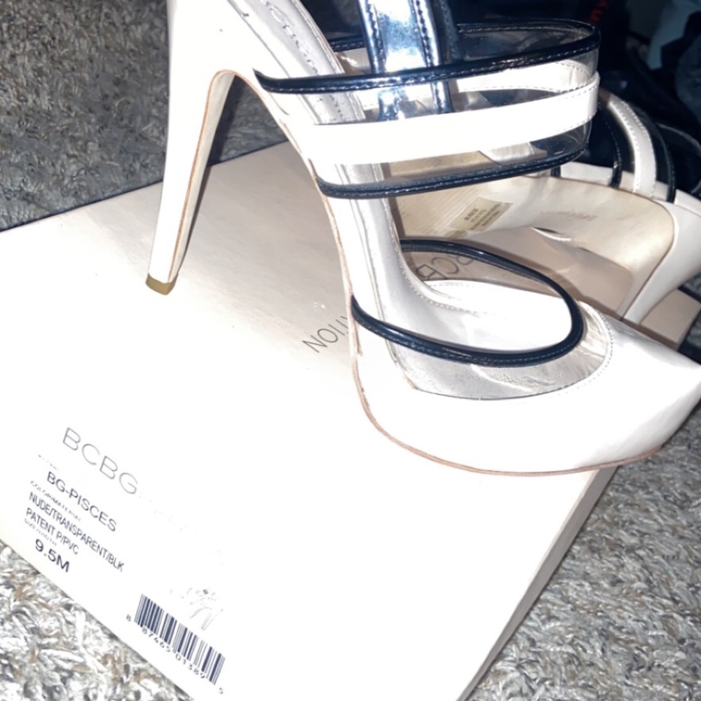 BCBG pump